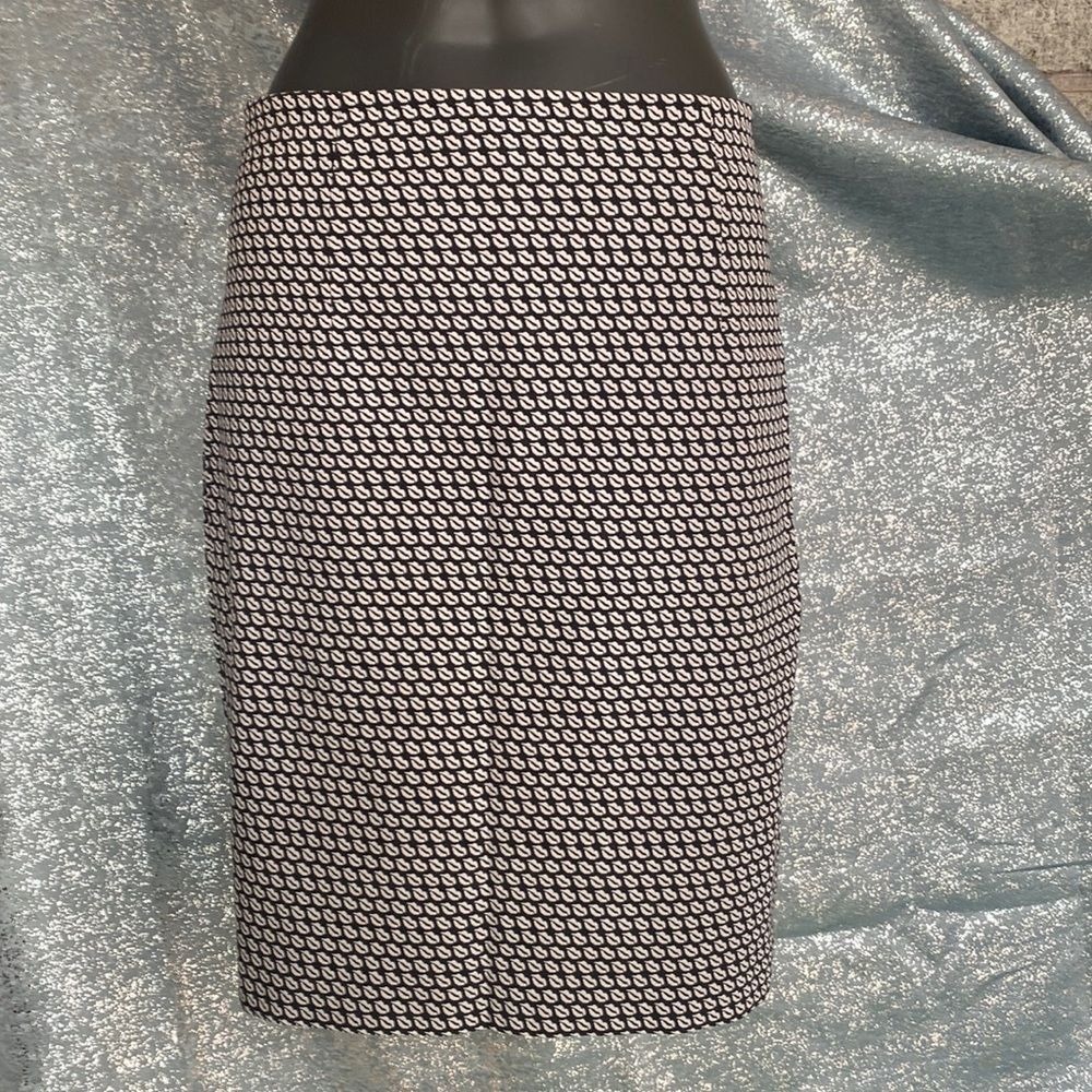 Black and White Patterned Pencil Skirt